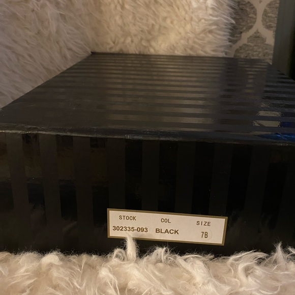 Vintage leather. never taken out of box beautiful 5”heels. Very comfortable - Picture 4 of 4